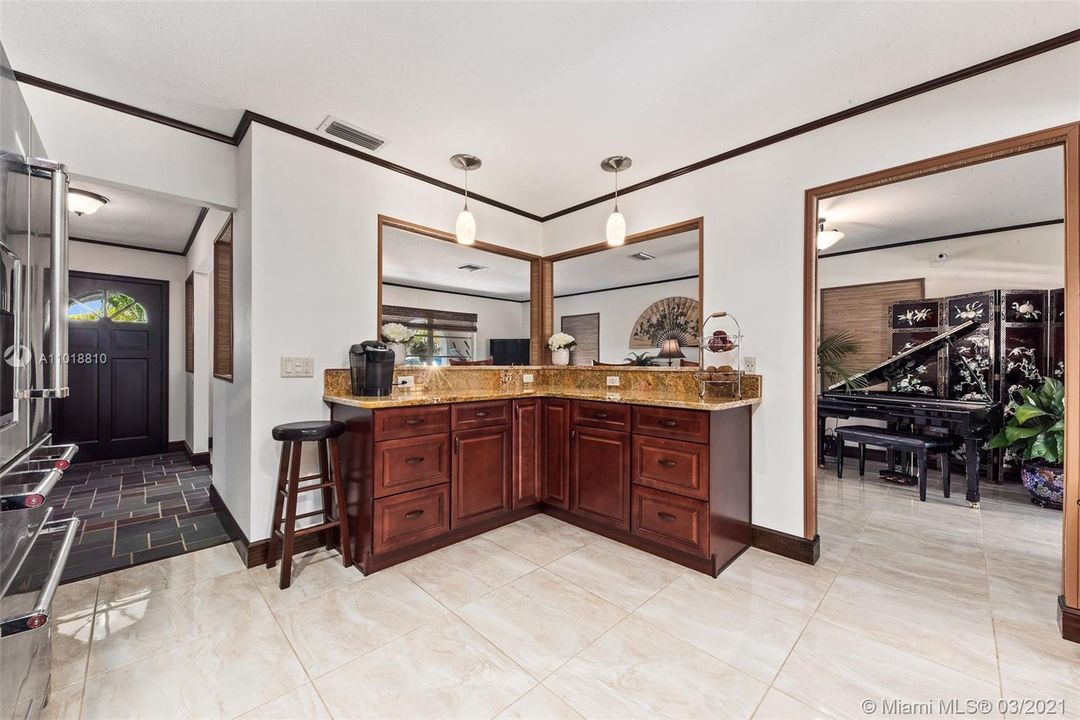 Vendido Recientemente: $849,000 (3 camas, 2 baños, 2018 Pies cuadrados)
