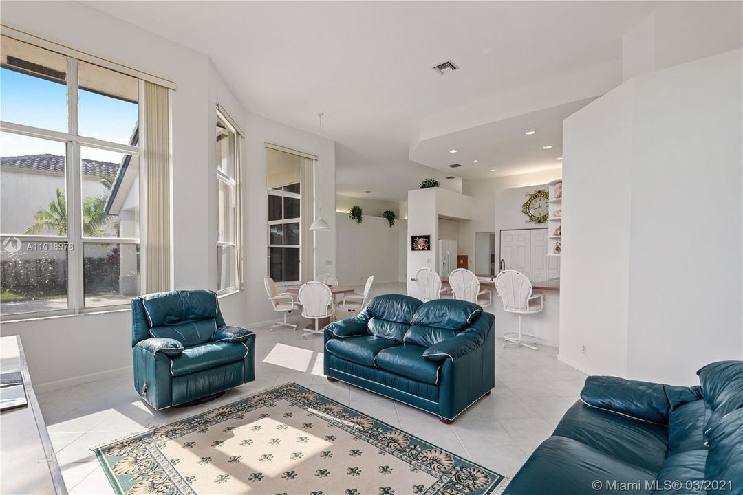 Recently Sold: $699,000 (3 beds, 3 baths, 2649 Square Feet)