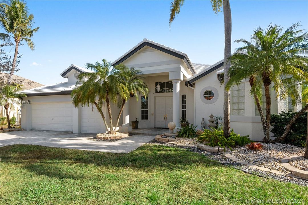 Recently Sold: $699,000 (3 beds, 3 baths, 2649 Square Feet)