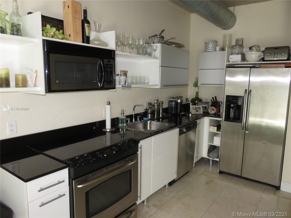 Recently Rented: $2,000 (1 beds, 1 baths, 843 Square Feet)