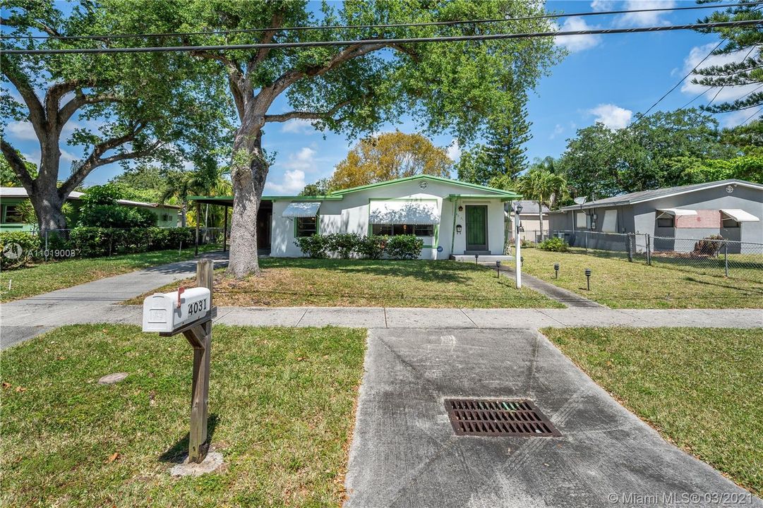 Recently Sold: $338,000 (3 beds, 1 baths, 994 Square Feet)