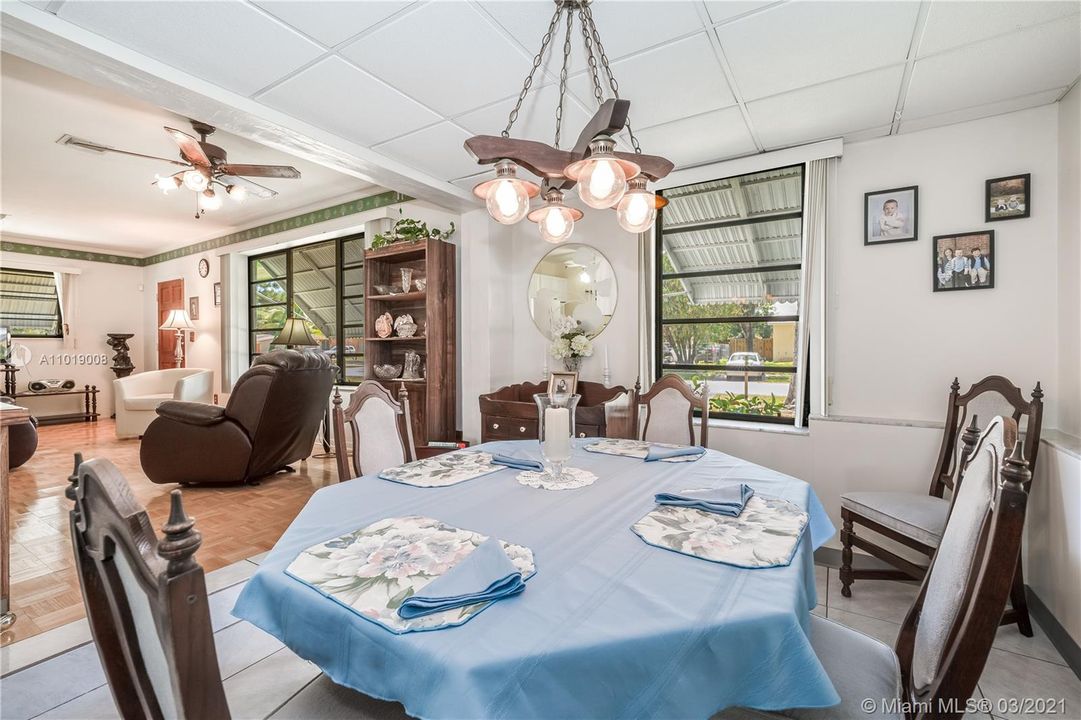 Recently Sold: $338,000 (3 beds, 1 baths, 994 Square Feet)