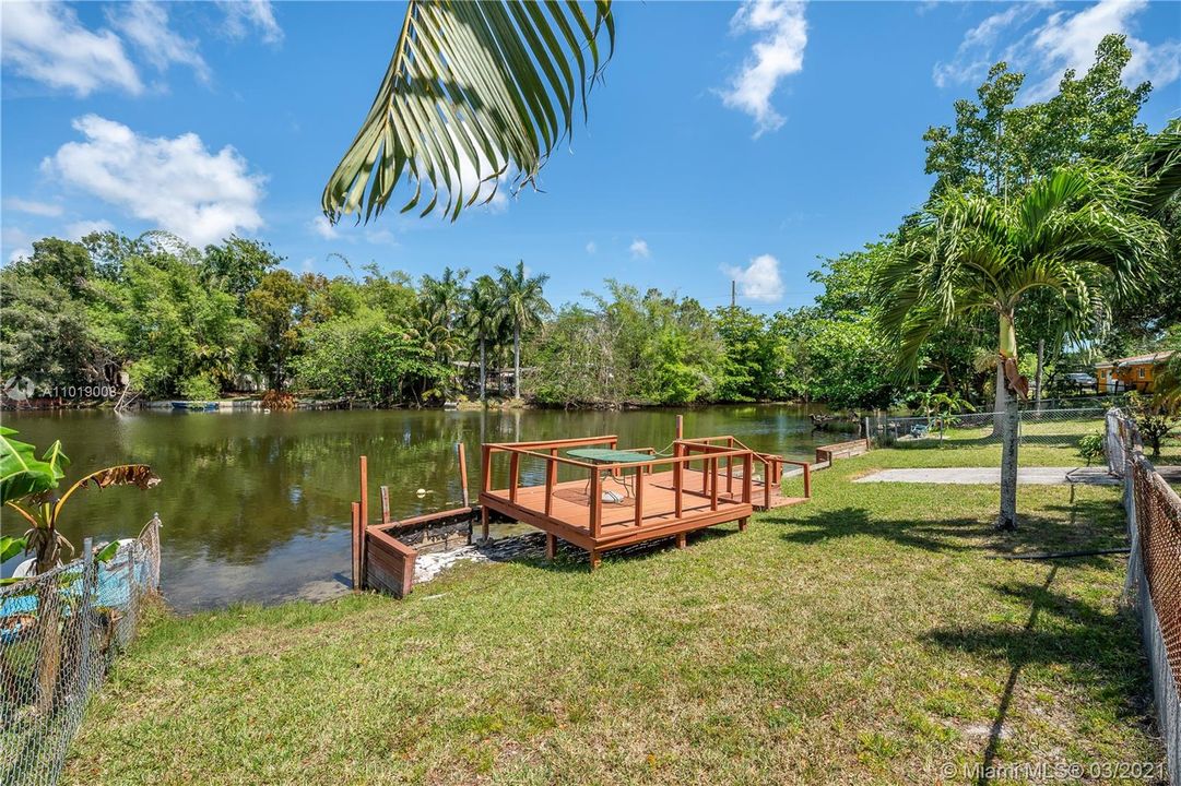 Recently Sold: $338,000 (3 beds, 1 baths, 994 Square Feet)
