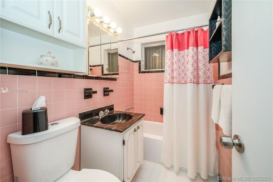 Recently Sold: $338,000 (3 beds, 1 baths, 994 Square Feet)