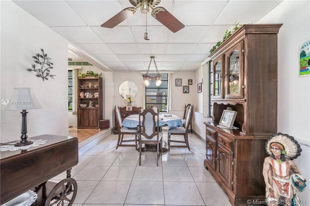 Recently Sold: $338,000 (3 beds, 1 baths, 994 Square Feet)