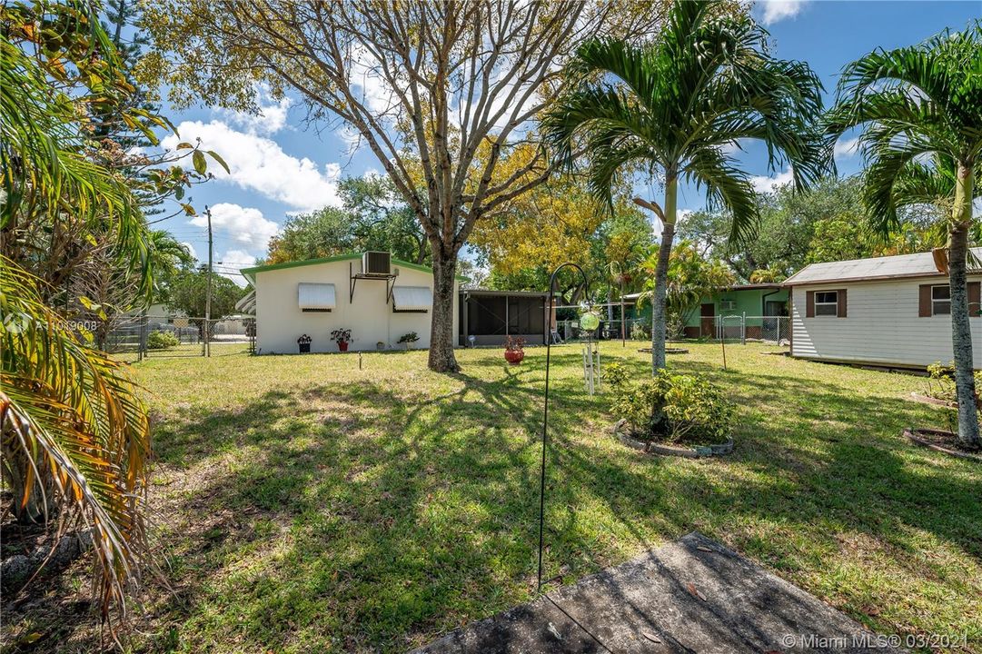 Recently Sold: $338,000 (3 beds, 1 baths, 994 Square Feet)
