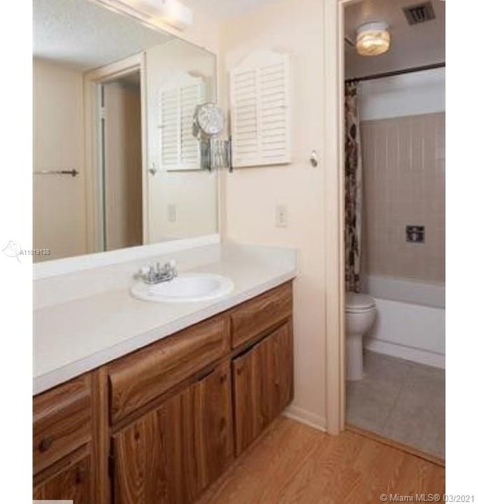 最近售出: $121,000 (1 贝兹, 1 浴室, 650 平方英尺)