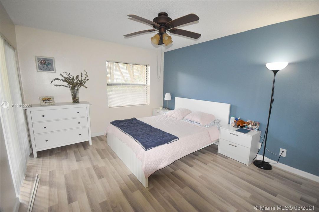 Recently Rented: $1,350 (1 beds, 1 baths, 754 Square Feet)