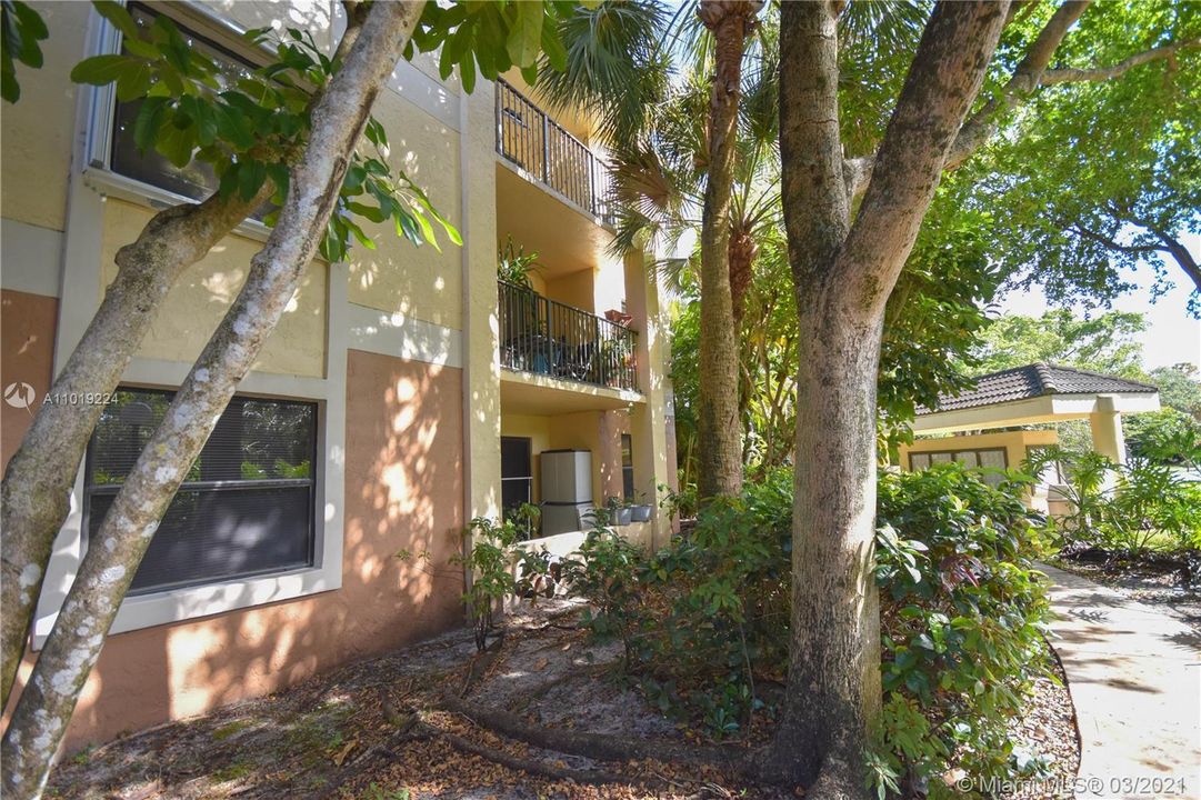 Recently Rented: $1,350 (1 beds, 1 baths, 754 Square Feet)