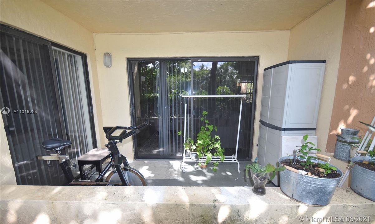 Recently Rented: $1,350 (1 beds, 1 baths, 754 Square Feet)