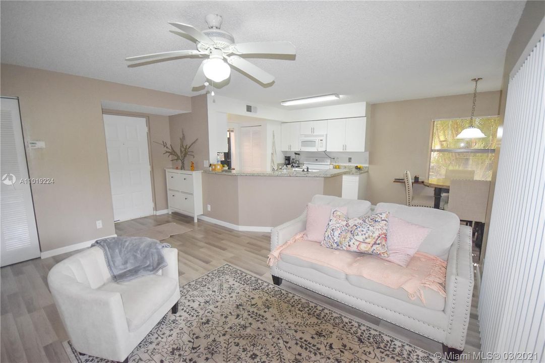 Recently Rented: $1,350 (1 beds, 1 baths, 754 Square Feet)