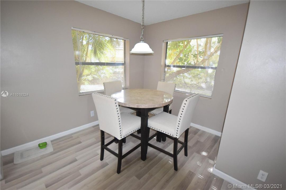 Recently Rented: $1,350 (1 beds, 1 baths, 754 Square Feet)