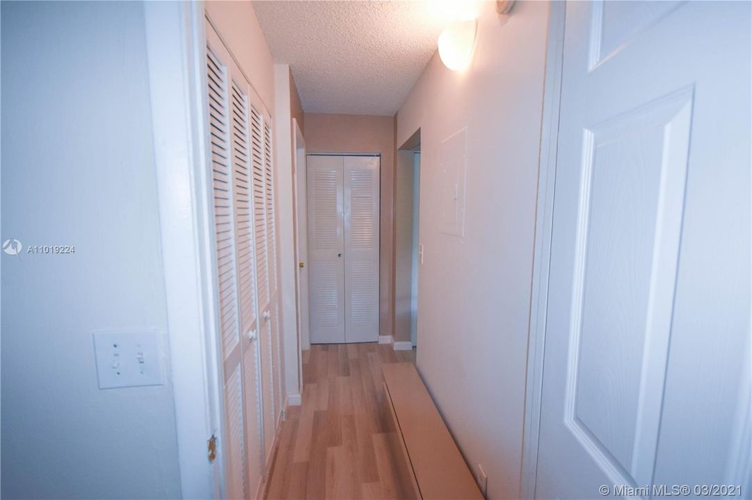 Recently Rented: $1,350 (1 beds, 1 baths, 754 Square Feet)