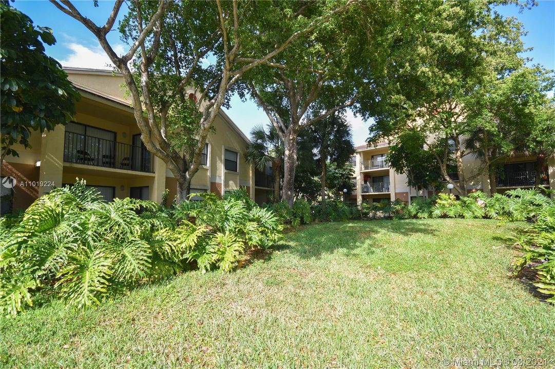 Recently Rented: $1,350 (1 beds, 1 baths, 754 Square Feet)