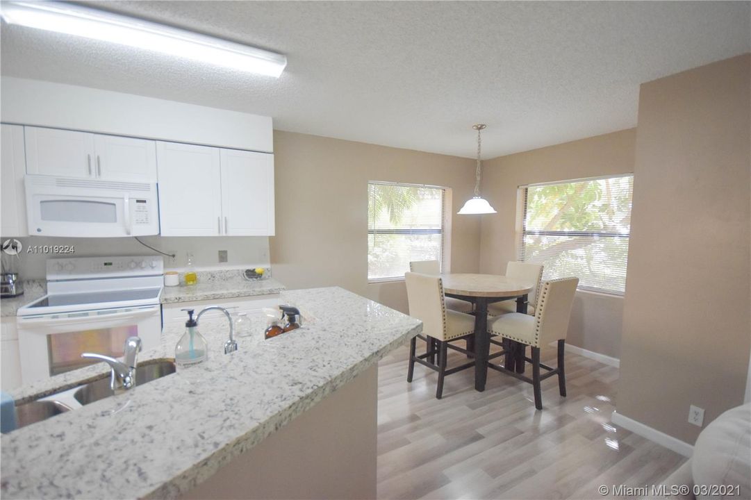 Recently Rented: $1,350 (1 beds, 1 baths, 754 Square Feet)