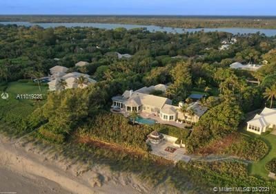 Recently Sold: $10,000,000 (6 beds, 5 baths, 6137 Square Feet)