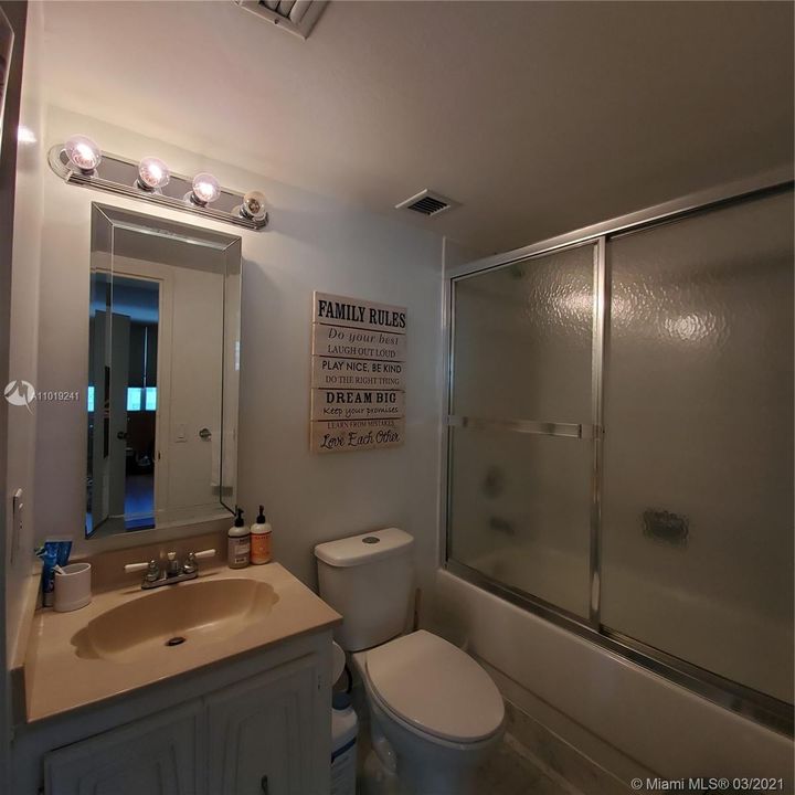 最近租的: $2,700 (2 贝兹, 2 浴室, 1283 平方英尺)