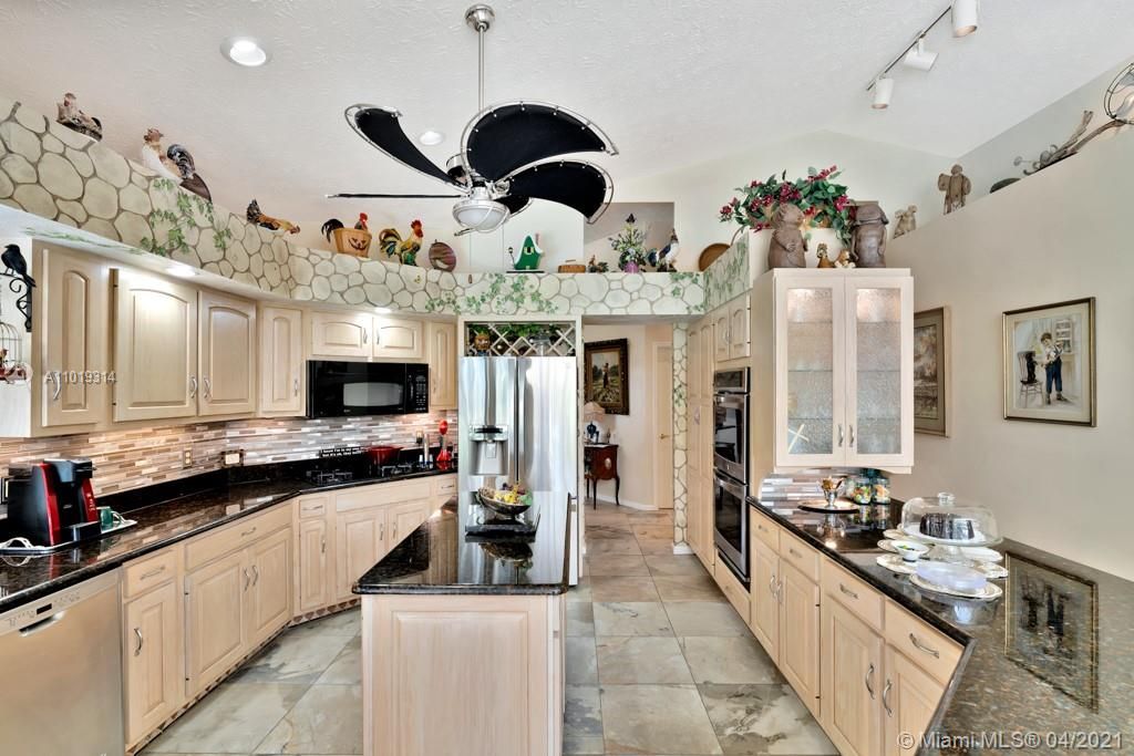 Recently Sold: $569,000 (4 beds, 3 baths, 2612 Square Feet)