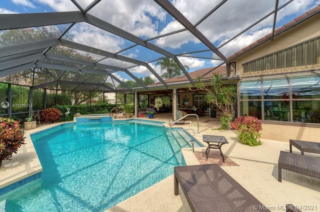 Recently Sold: $569,000 (4 beds, 3 baths, 2612 Square Feet)