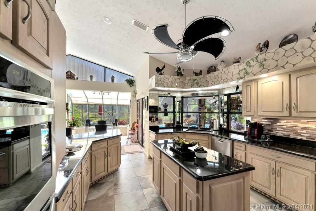 Recently Sold: $569,000 (4 beds, 3 baths, 2612 Square Feet)