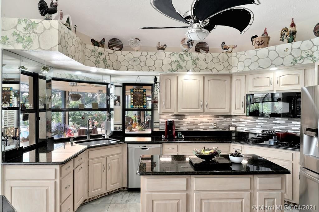 Recently Sold: $569,000 (4 beds, 3 baths, 2612 Square Feet)