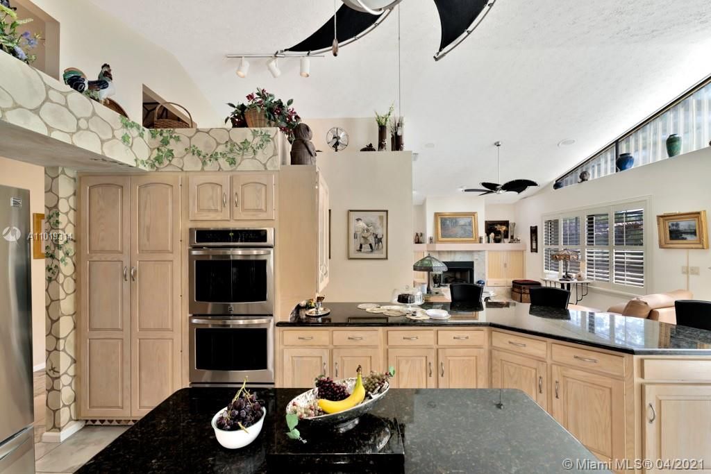 Recently Sold: $569,000 (4 beds, 3 baths, 2612 Square Feet)