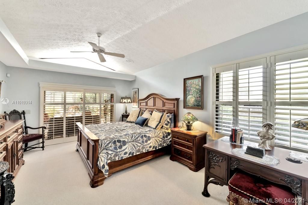 Recently Sold: $569,000 (4 beds, 3 baths, 2612 Square Feet)