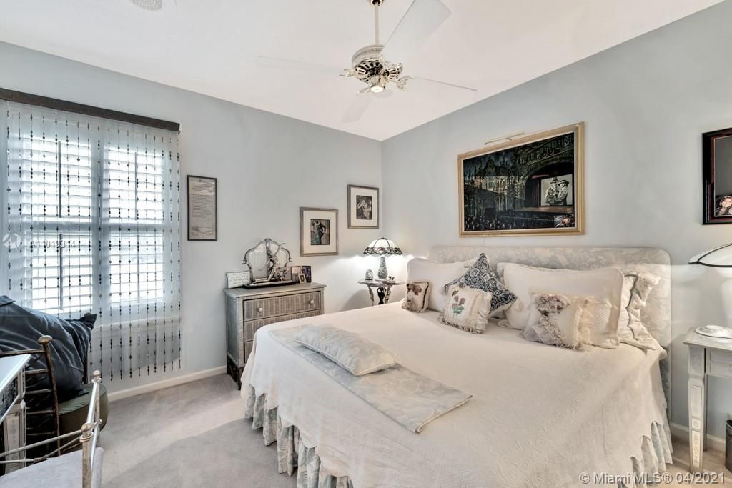 Recently Sold: $569,000 (4 beds, 3 baths, 2612 Square Feet)