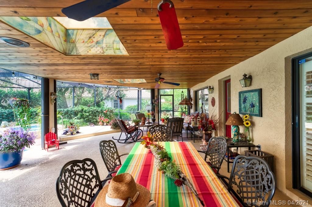 Recently Sold: $569,000 (4 beds, 3 baths, 2612 Square Feet)