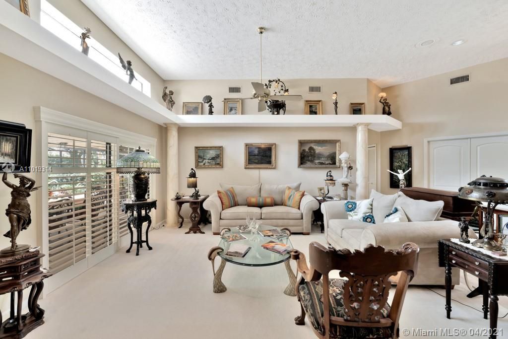 Recently Sold: $569,000 (4 beds, 3 baths, 2612 Square Feet)