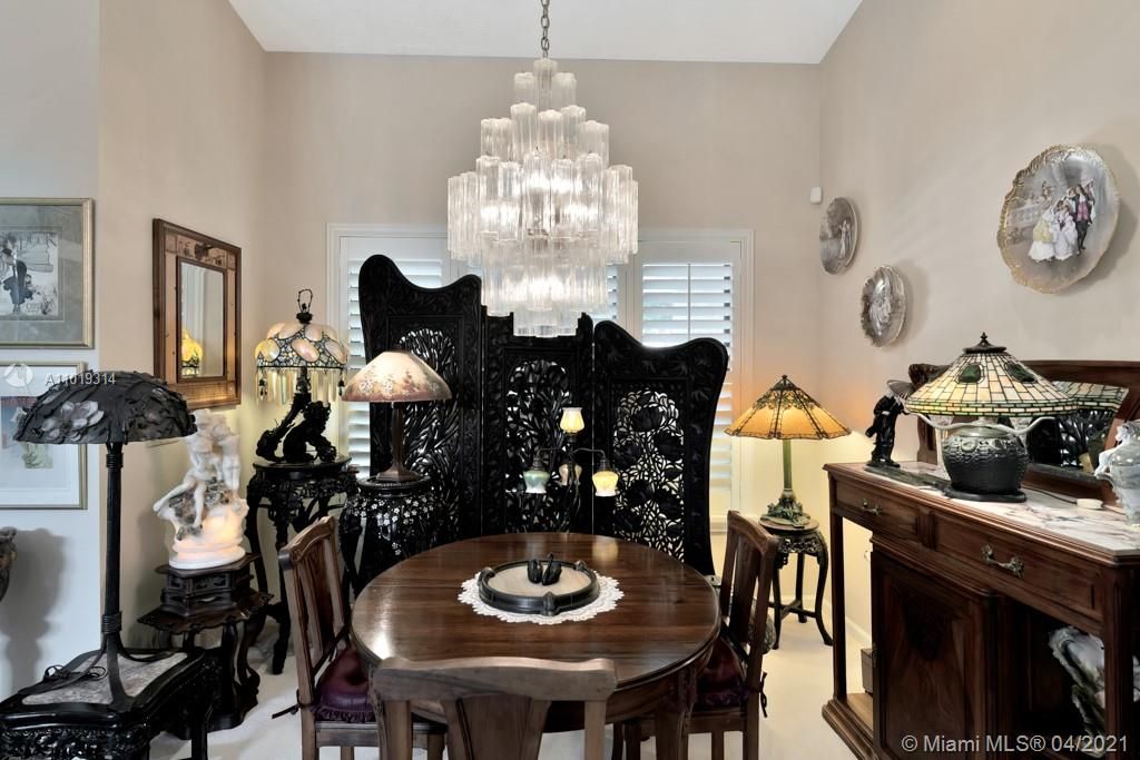 Recently Sold: $569,000 (4 beds, 3 baths, 2612 Square Feet)