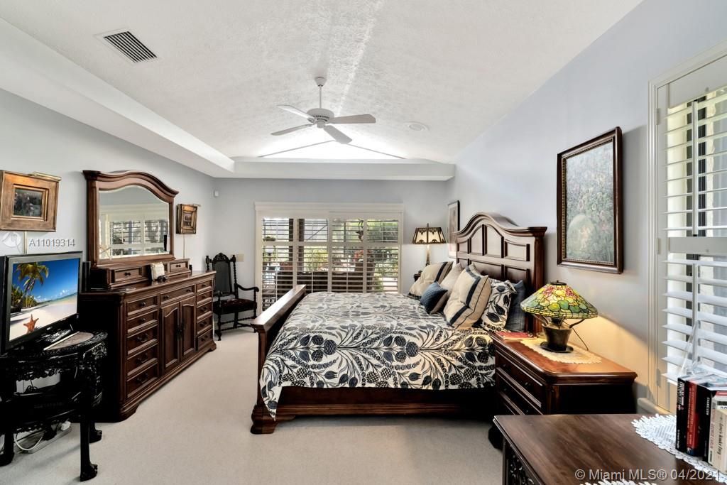 Recently Sold: $569,000 (4 beds, 3 baths, 2612 Square Feet)