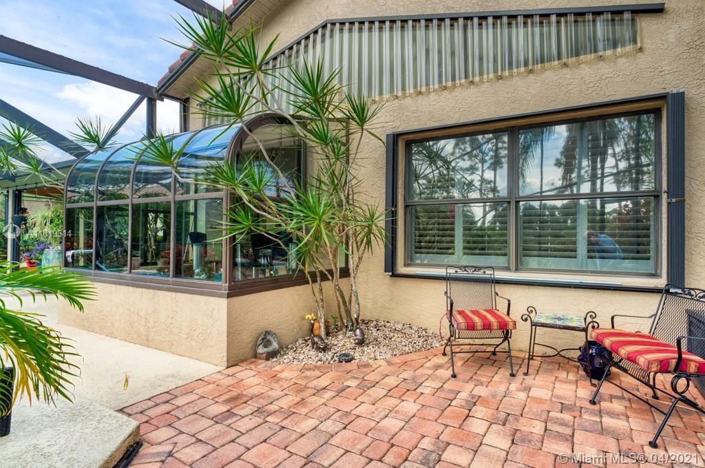 Recently Sold: $569,000 (4 beds, 3 baths, 2612 Square Feet)