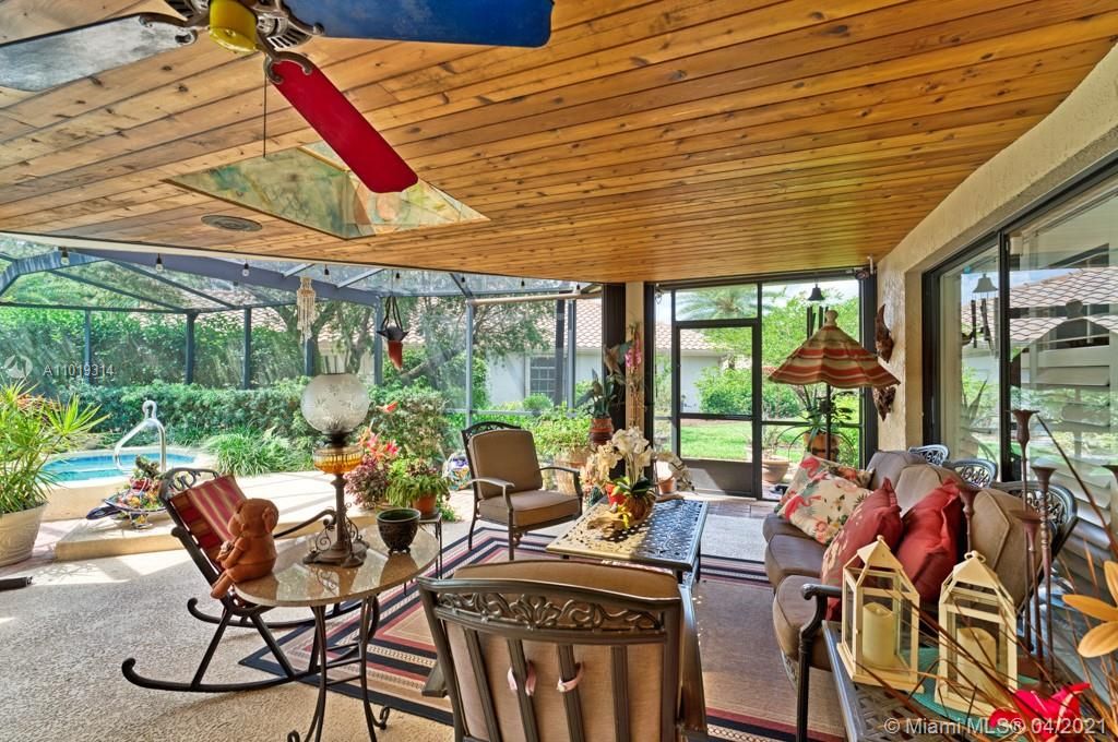 Recently Sold: $569,000 (4 beds, 3 baths, 2612 Square Feet)