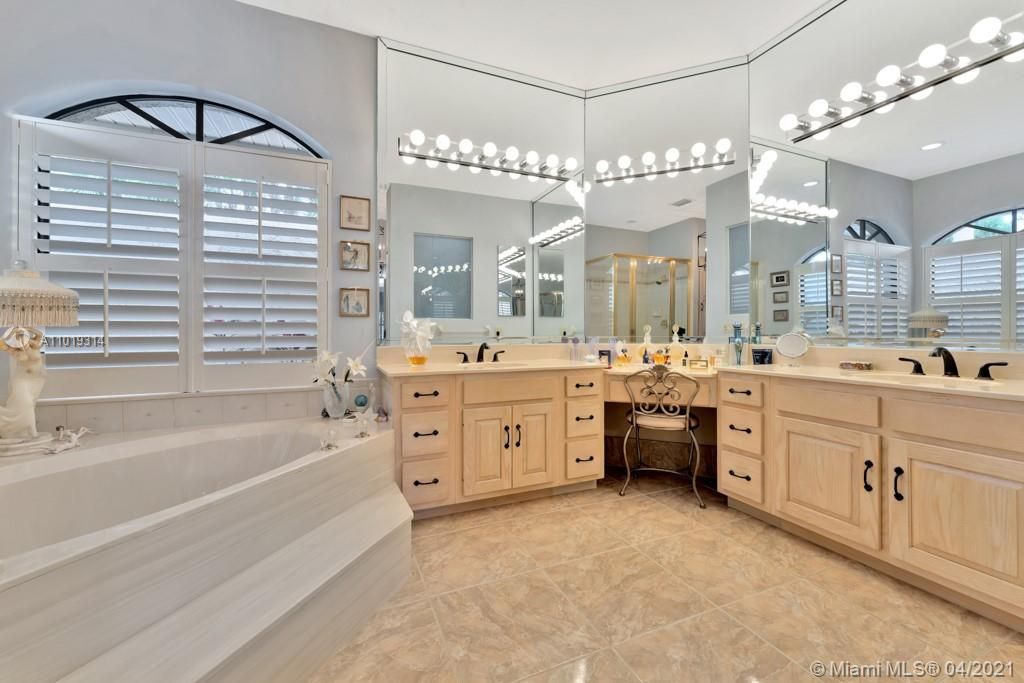 Recently Sold: $569,000 (4 beds, 3 baths, 2612 Square Feet)