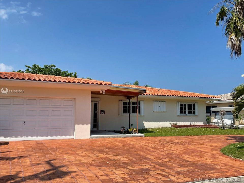Recently Sold: $1,150,000 (3 beds, 2 baths, 2121 Square Feet)