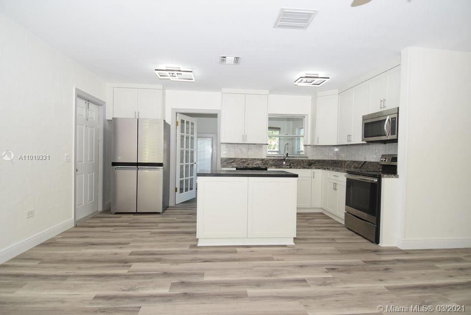 Recently Sold: $449,000 (2 beds, 1 baths, 1128 Square Feet)