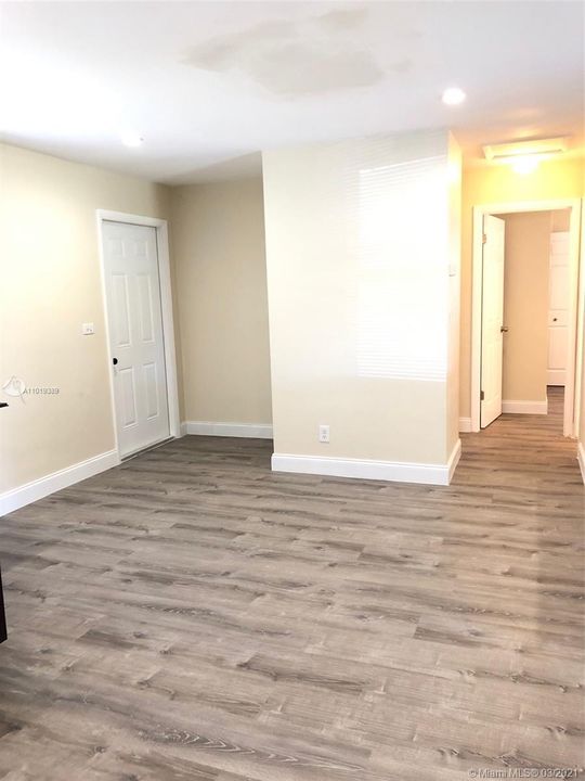 Recently Rented: $1,475 (3 beds, 2 baths, 1033 Square Feet)