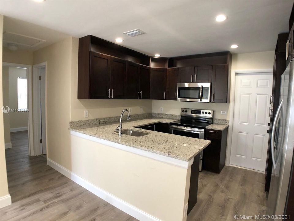 Recently Rented: $1,475 (3 beds, 2 baths, 1033 Square Feet)