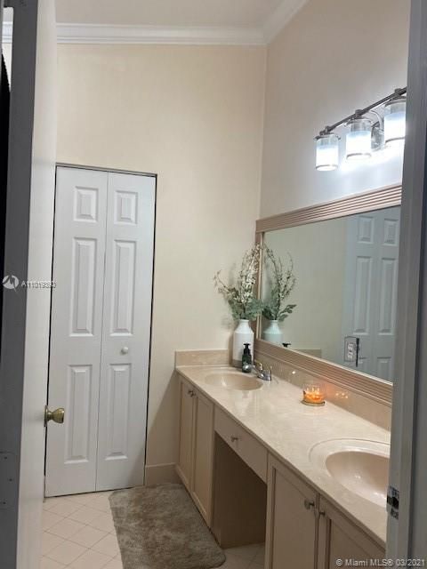 Recently Sold: $359,500 (4 beds, 2 baths, 1577 Square Feet)