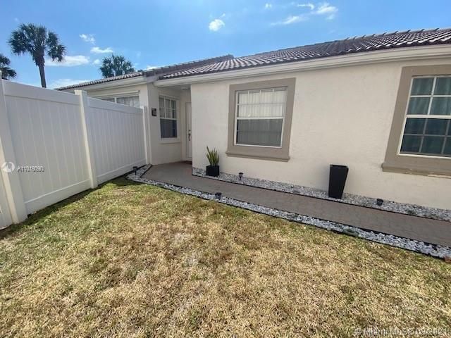 Recently Sold: $359,500 (4 beds, 2 baths, 1577 Square Feet)