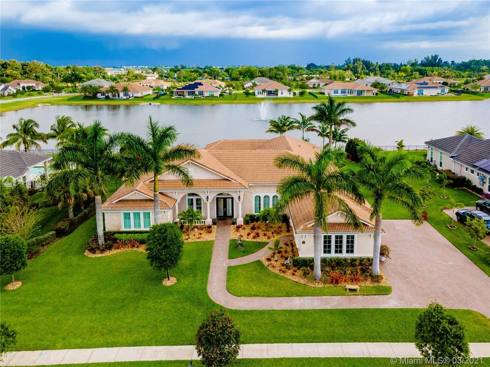 Recently Sold: $1,599,990 (4 beds, 4 baths, 4921 Square Feet)