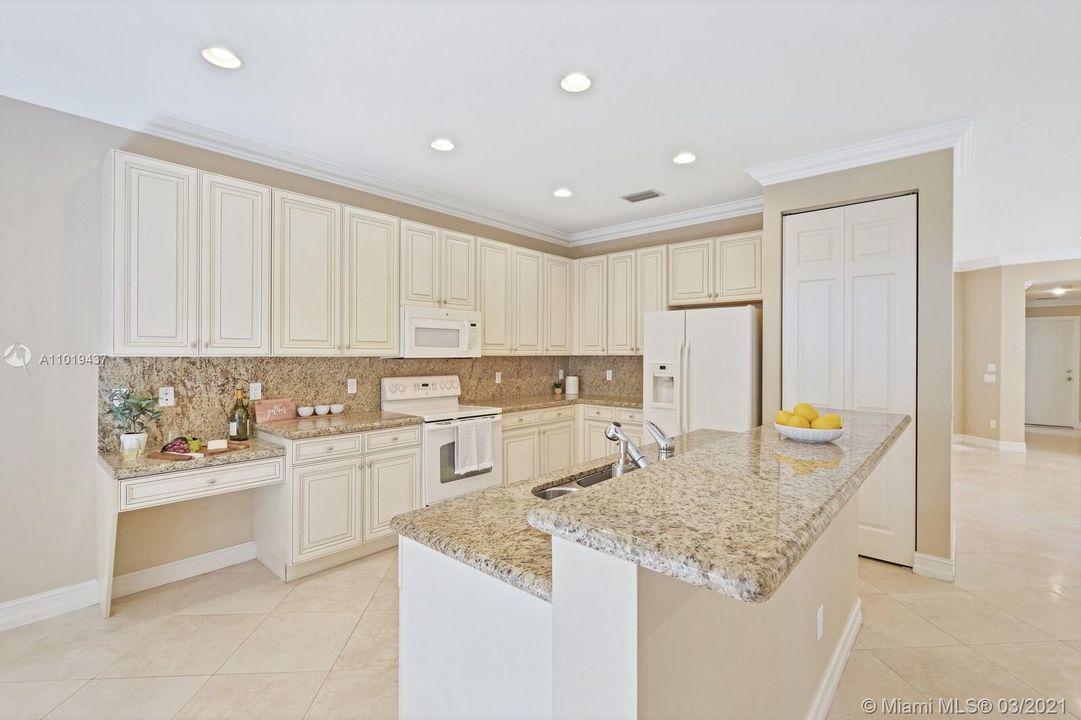 Beautiful Kitchen Perfect for Entertaining