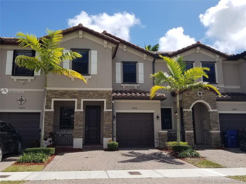 Recently Sold: $290,000 (4 beds, 2 baths, 1829 Square Feet)