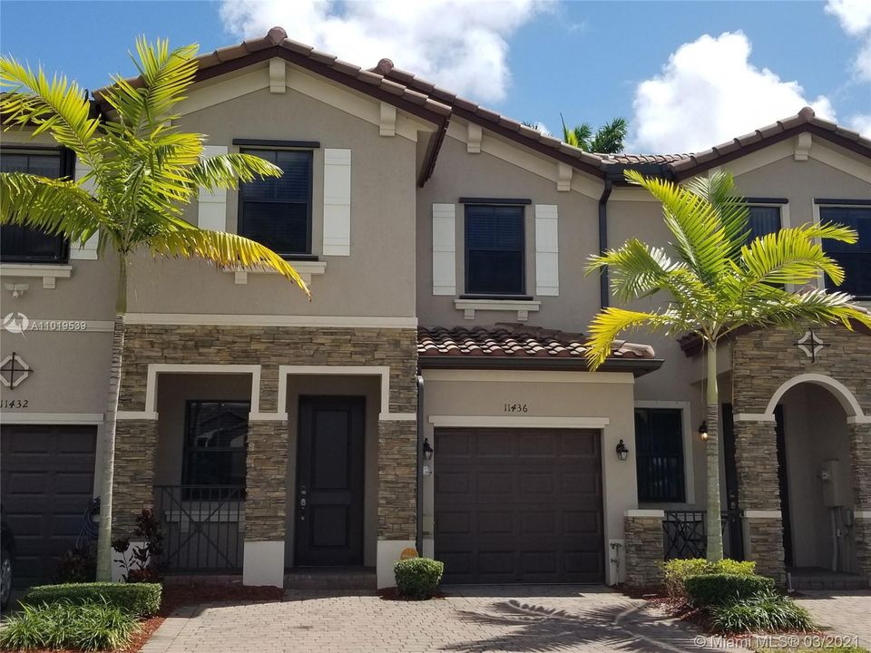 Recently Sold: $290,000 (4 beds, 2 baths, 1829 Square Feet)