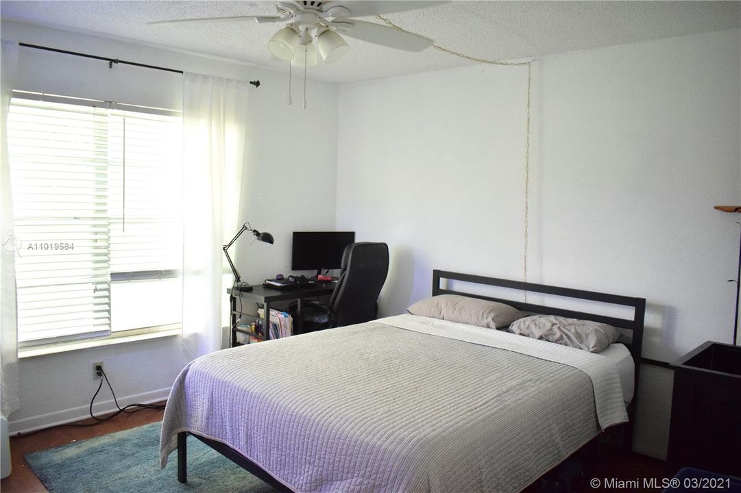 Vendido Recientemente: $149,000 (2 camas, 1 baños, 1000 Pies cuadrados)