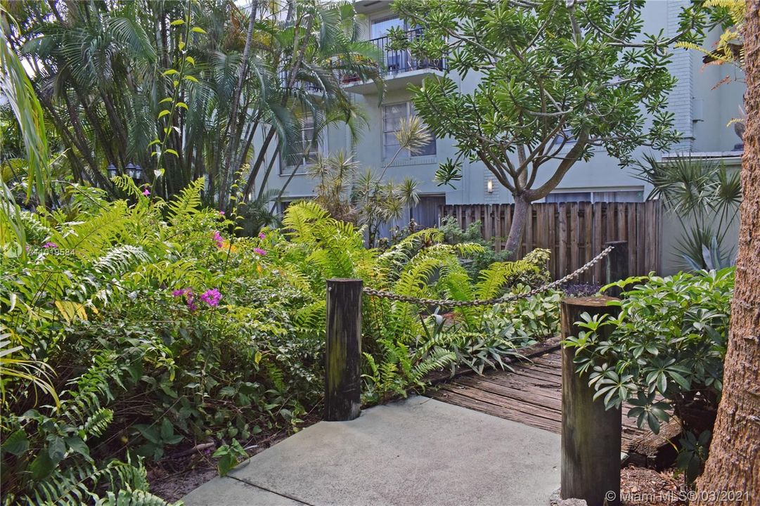 Vendido Recientemente: $149,000 (2 camas, 1 baños, 1000 Pies cuadrados)