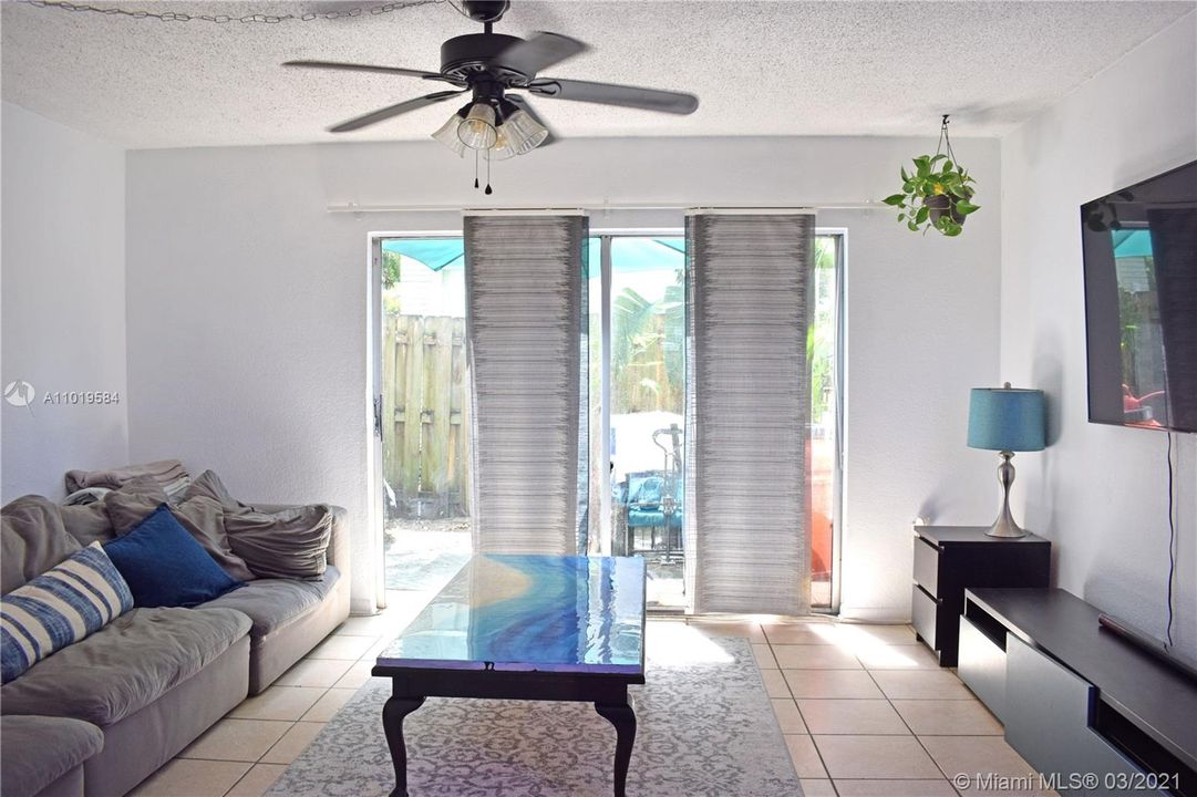 Vendido Recientemente: $149,000 (2 camas, 1 baños, 1000 Pies cuadrados)