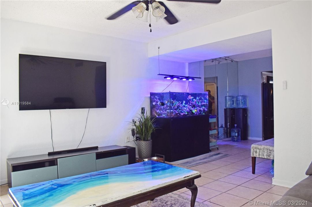 Vendido Recientemente: $149,000 (2 camas, 1 baños, 1000 Pies cuadrados)