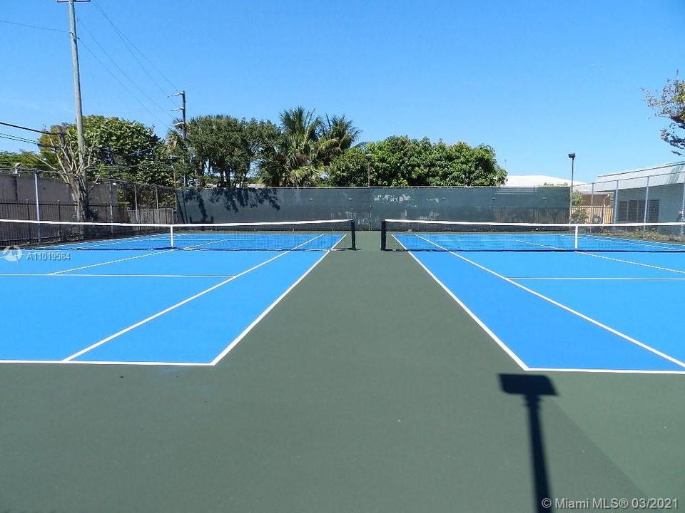 Vendido Recientemente: $149,000 (2 camas, 1 baños, 1000 Pies cuadrados)